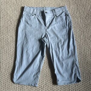 Gloria Vanderbilt Sky Blue Capri/Skimmer Jeans. NWOT
